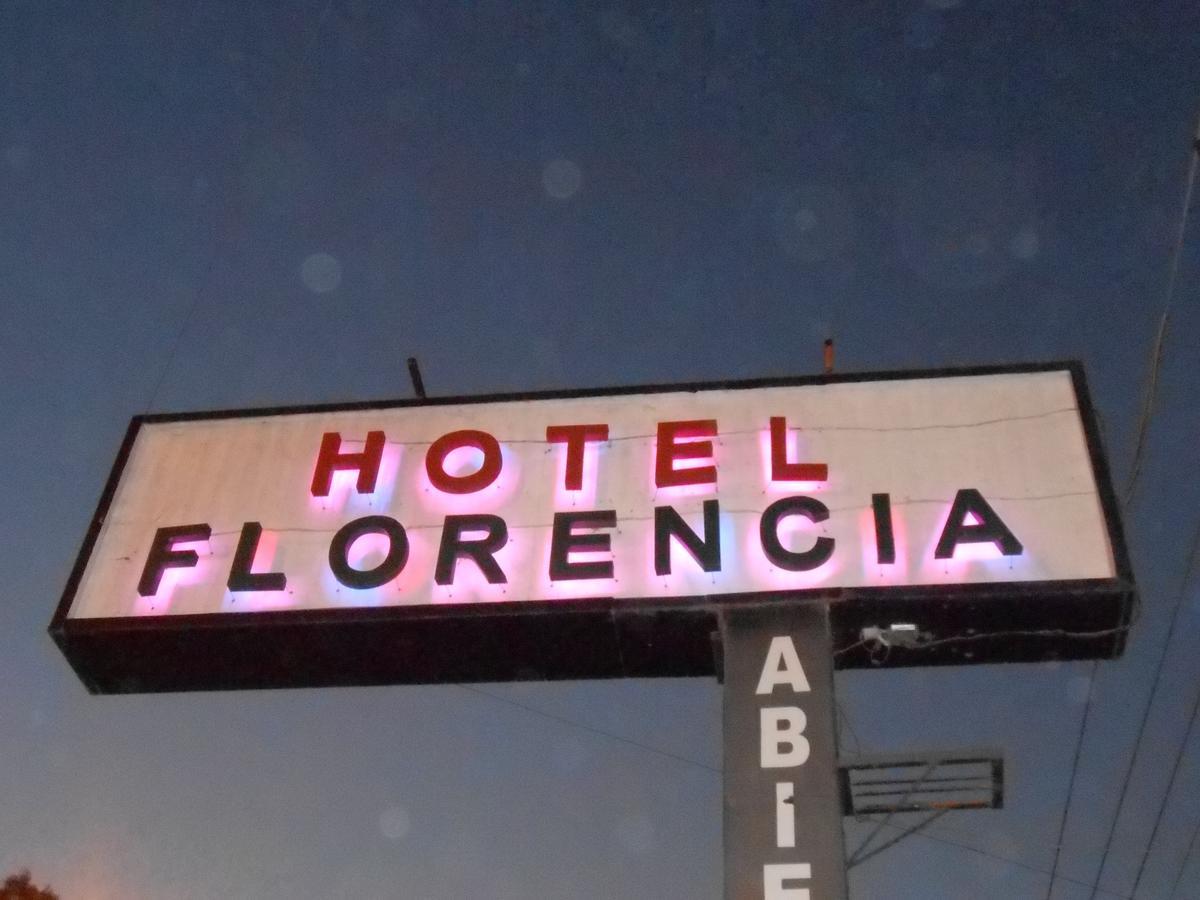 ترماس دي ريو هوندو Hotel Florencia المظهر الخارجي الصورة